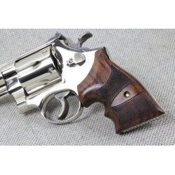 Smith & Wesson N Frame Square Butt Rosewood CHECKERED Grips