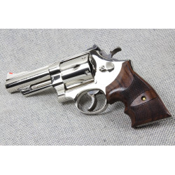 Smith & Wesson N Frame Square Butt Rosewood CHECKERED Grips