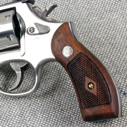 Walnut S&W N Round Butt Standard Size Grips w/medallions
