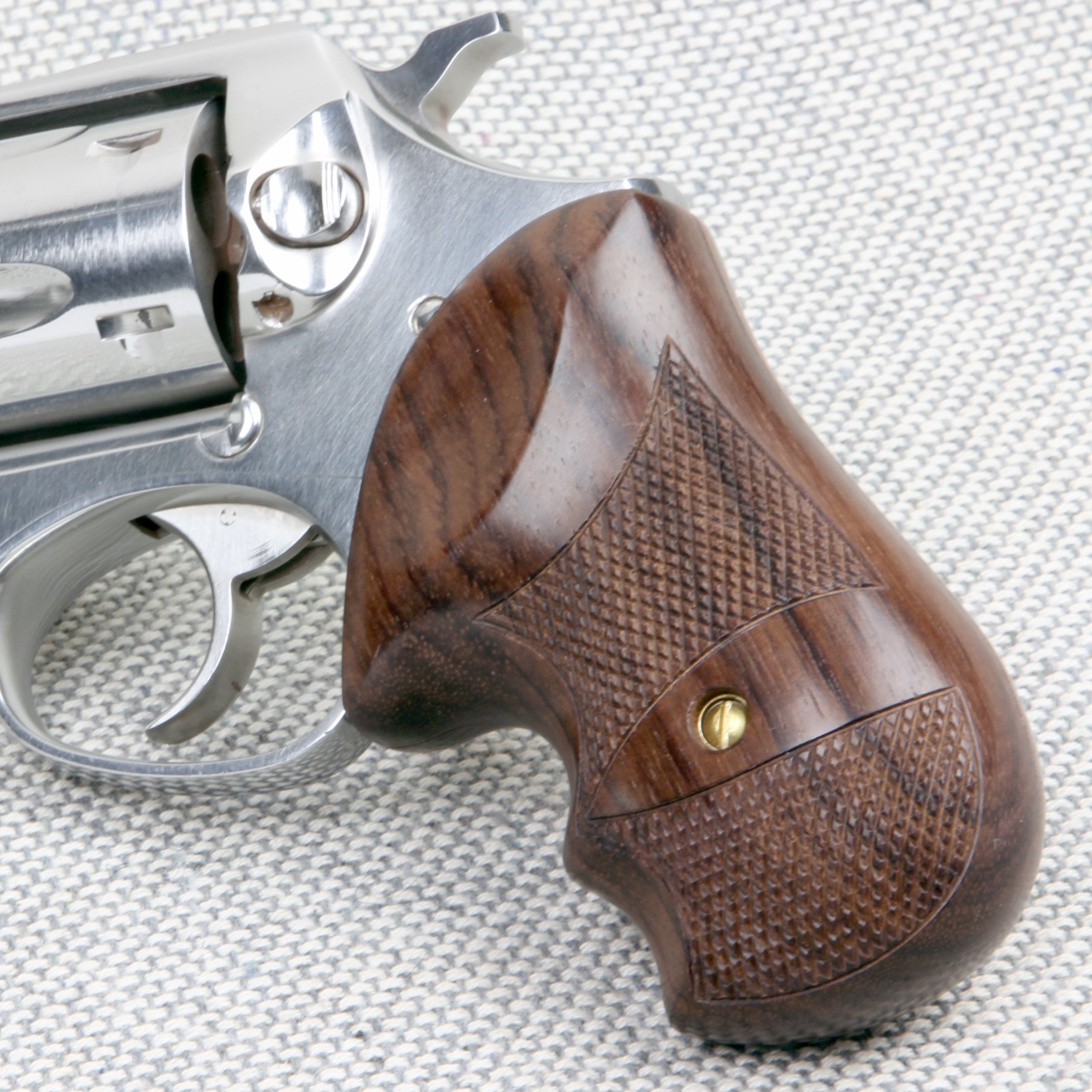 wood checkered grips for Ruger Revolver SP-101 New 