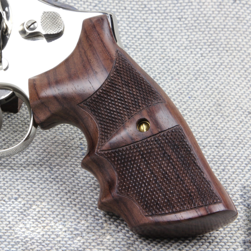 Combat - S&W K/L Frame Round Butt Checkered Rosewood Grips Combat - S&W K/L Frame Round Butt Checkered Rosewood Grips