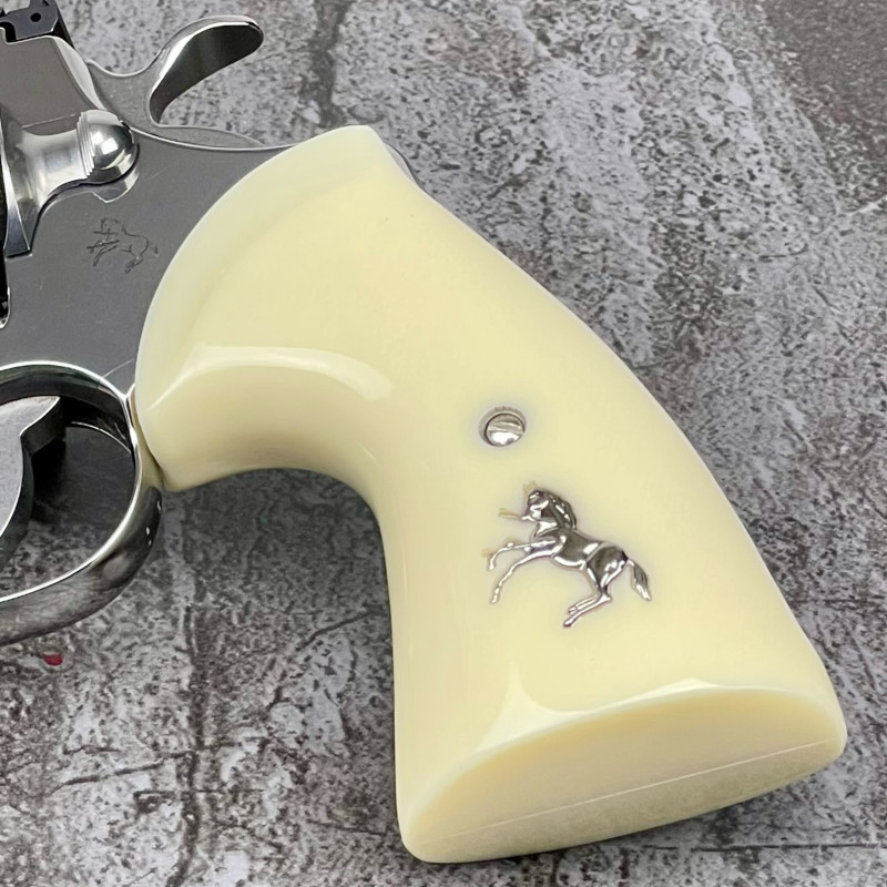 Python Kirinite® Presentation Bone Classic Grips Python Kirinite® Presentation Bone Classic Grips