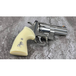 Python Kirinite® Presentation Bone Classic Grips