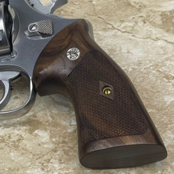 S&W N Frame Round Butt Walnut Heritage Grips