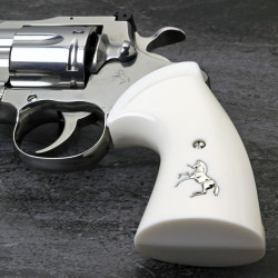 2019 King Cobra Kirinite® Presentation White Classic Grips